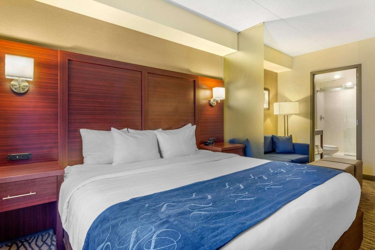 Comfort Suites Downtown Windsor Extérieur photo