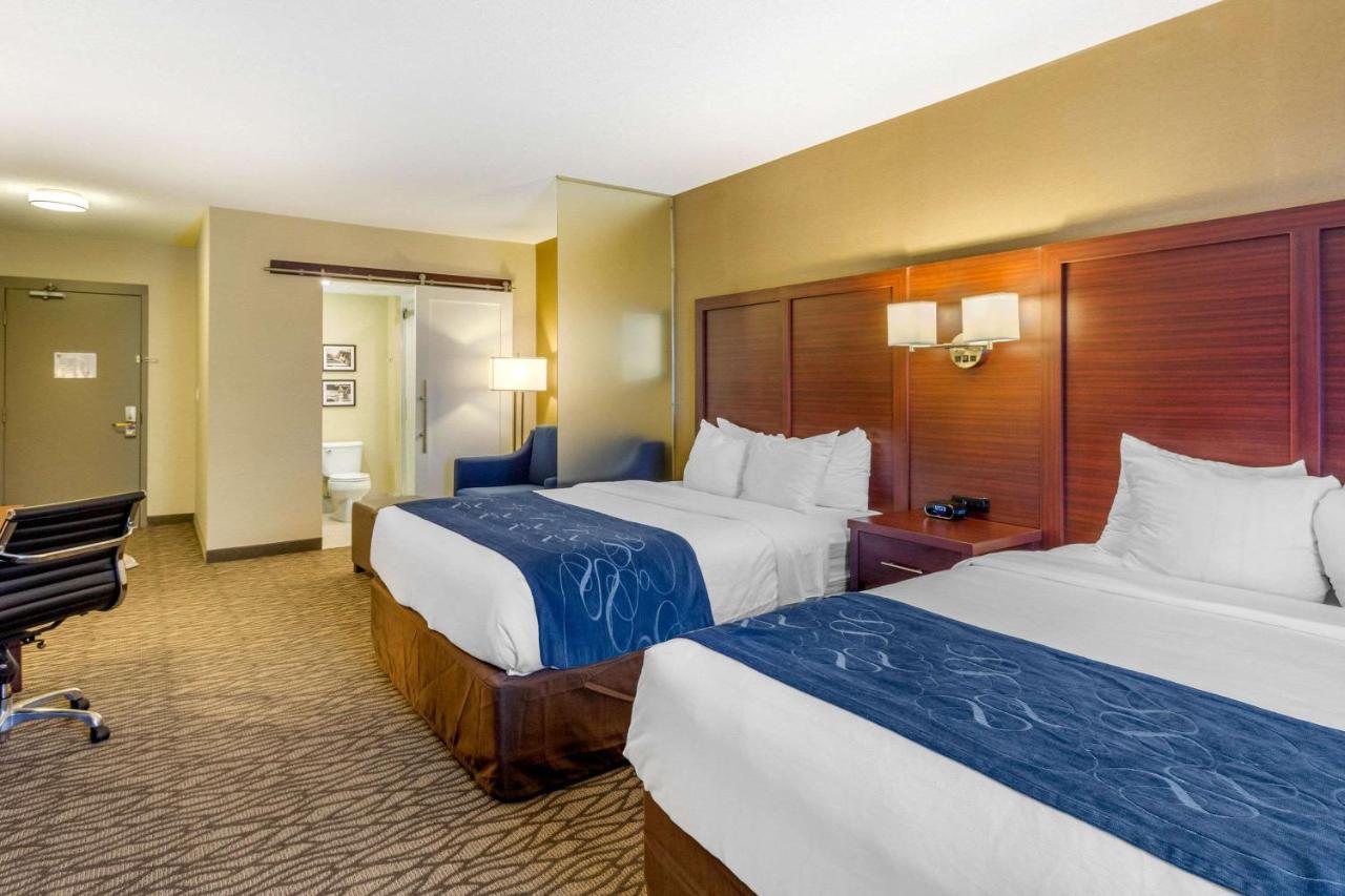 Comfort Suites Downtown Windsor Extérieur photo