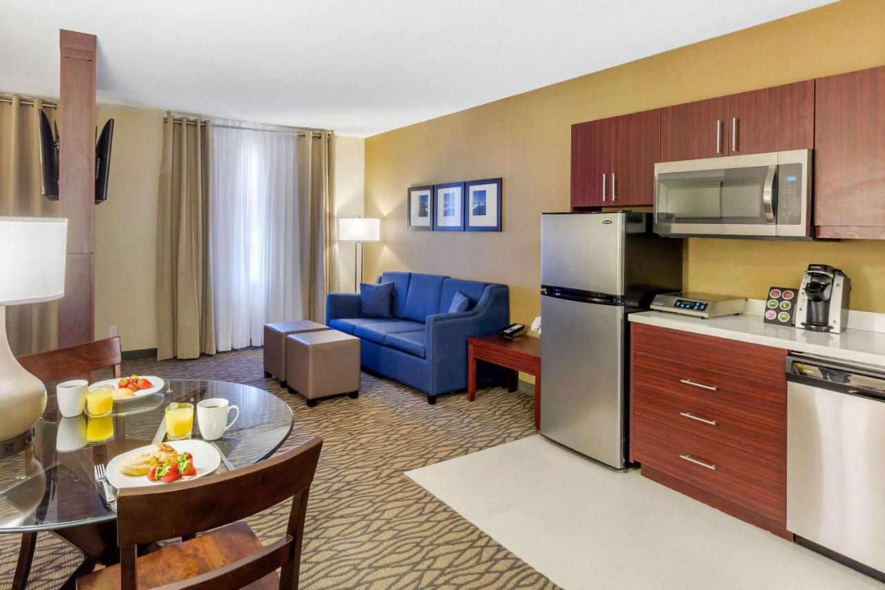 Comfort Suites Downtown Windsor Extérieur photo