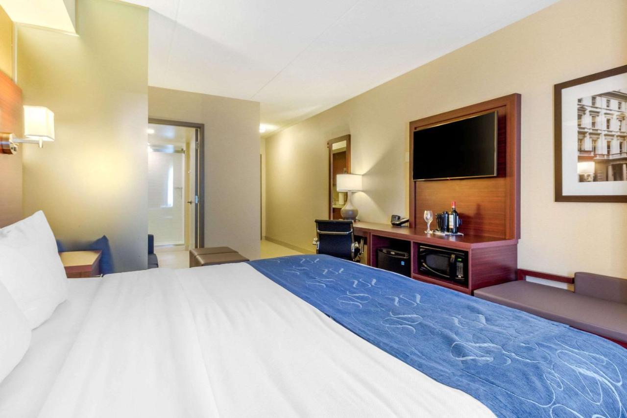 Comfort Suites Downtown Windsor Extérieur photo