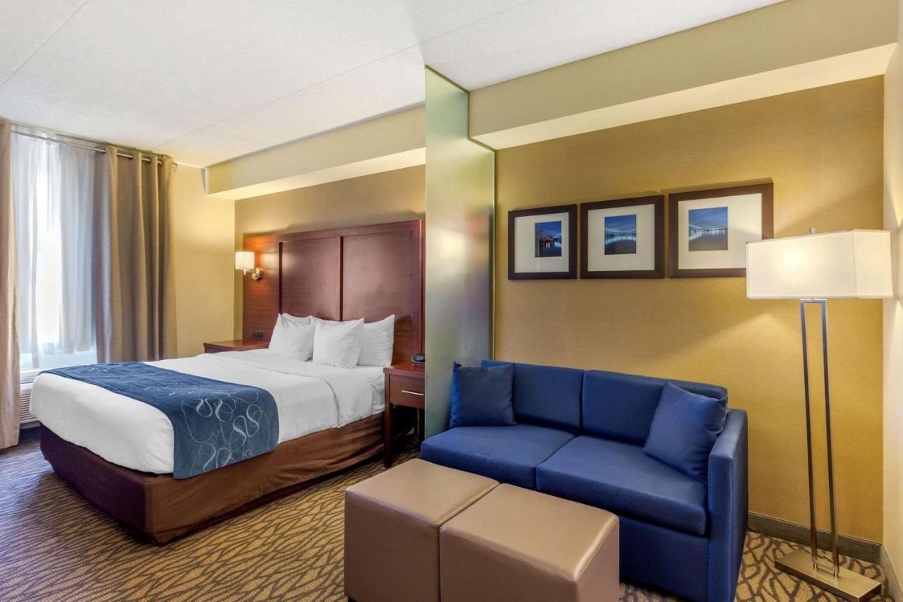 Comfort Suites Downtown Windsor Extérieur photo